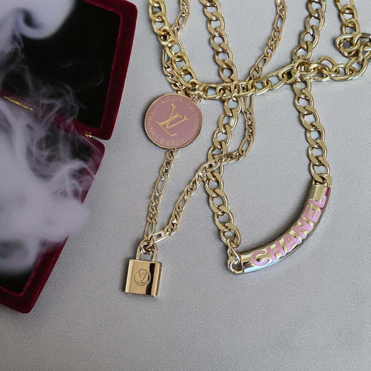Chandra curved bar necklace