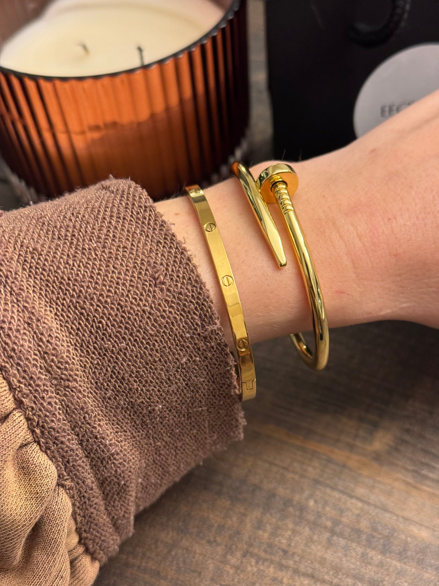 Nail bangle